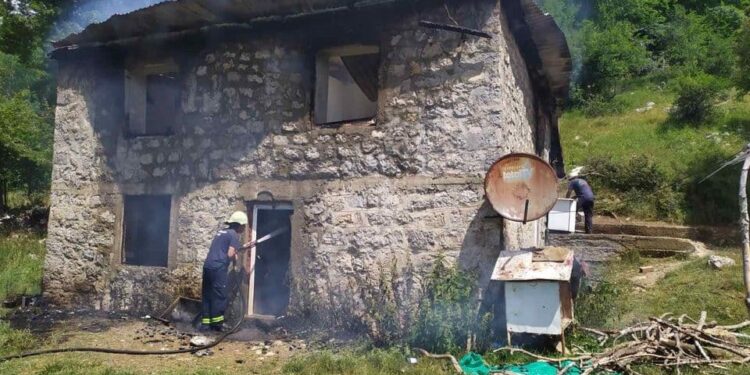 Crna Gora: Stradao u požaru u porodičnoj kući