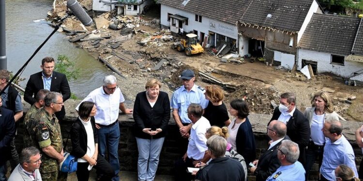 MERKEL POSJETILA NAJTEŽE POGOĐENE KRAJEVE: ŠOKIRANA SAM, OVO JE NADREALNO