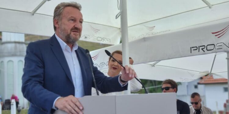 BAKIR IZETBEGOVIĆ IZ GACKA PORUČIO: “Neće vas šargan napasti ako ga ne dirate. Ako ga dirate, žestoko će odgovoriti” (FOTO)