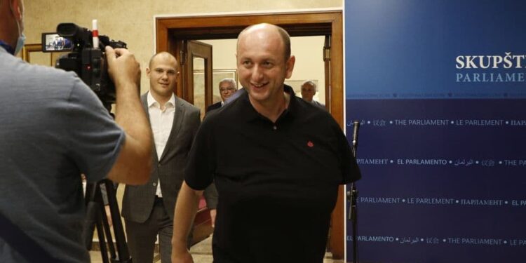 NAKON INCIDENTA U BEOGRADSKOM MAŽESTIKU Krivične prijave protiv Mandića, njegovog sina i Kneževića