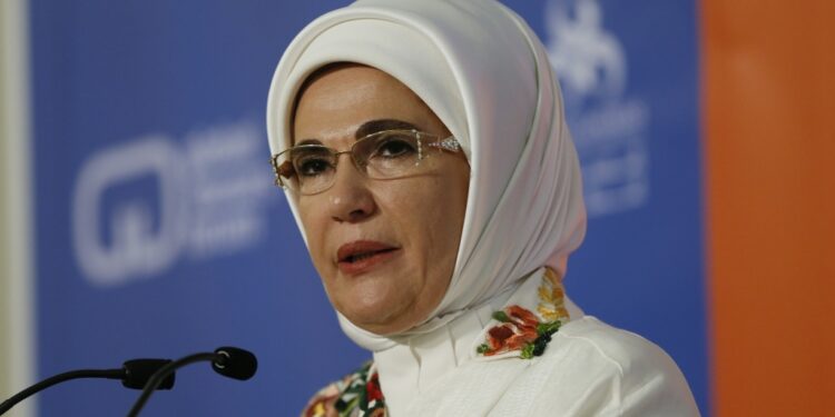 Emine Erdogan odala počast žrtvama genocida u Srebrenici