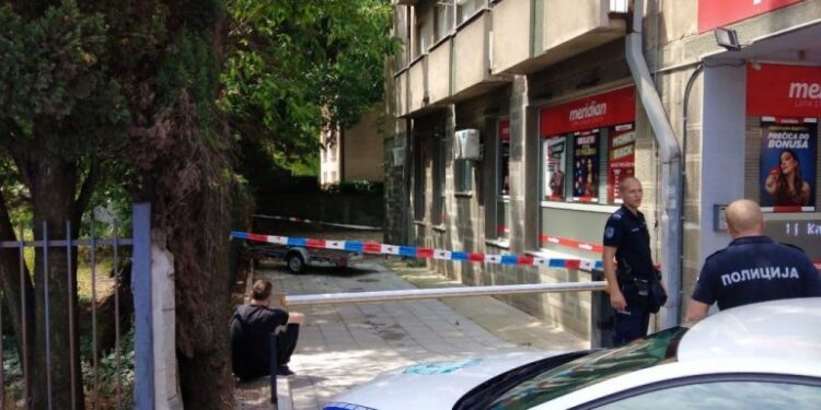 (FOTO) TRAGEDIJA NA VOŽDOVCU: Sunčao se na simsu i radio vježbe, pa PAO sa OSMOG sprata i POGINUO!