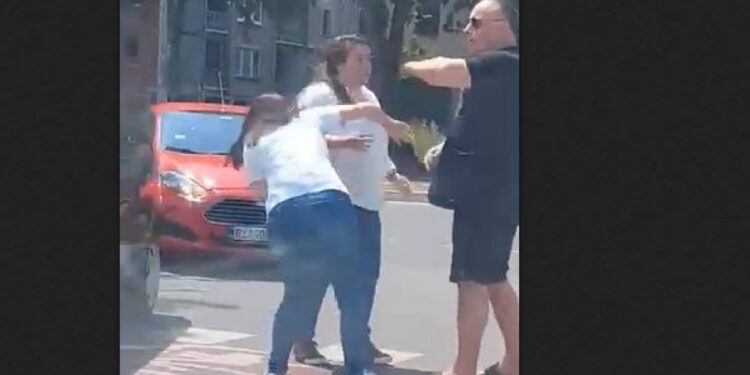 (VIDEO) JAVNOST U SRBIJI UZNEMIRENA: Zećanin tuče žene po ulicama Niša