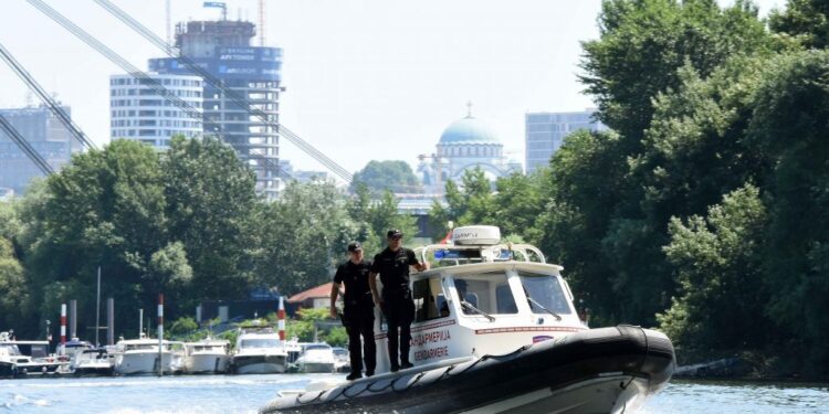 Ronioci novosadske žandarmerije spasili stranog državljanina iz Dunava