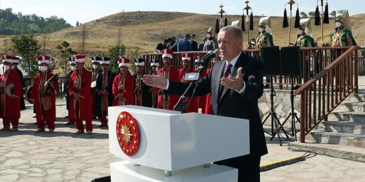 Erdogan: Nećemo dopustiti da bilo koja sila nanese gubitke našoj zemlji, naciji i mladosti