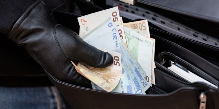 Krađe u Baru: Ulazili u kuće dok svi spavaju i uzimali novac, iz kafića i sa plaža krali telefone…