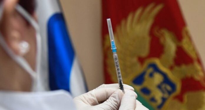 Nevakcinisani ne mogu u Crnu Goru