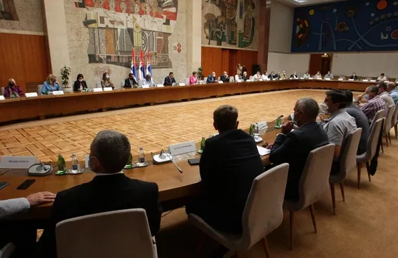 ZAVRŠENA SJEDNICA KRIZNOG ŠTABA Školska godina počinje uobičajeno, časovi će trajati 45 minuta