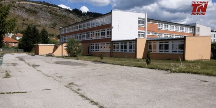 (VIDEO) Srednje škole u Tutinu novu školsku godinu počinju online nastavom