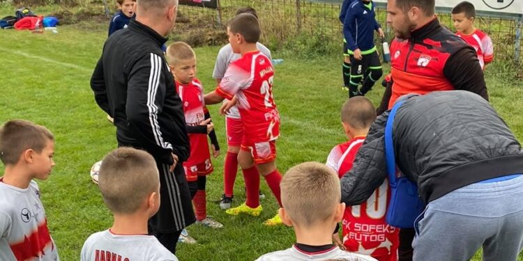 NA DJEČIJEM TURNIRU U PETROVARADINU IZBILA MASOVNA TUČA RODITELJA