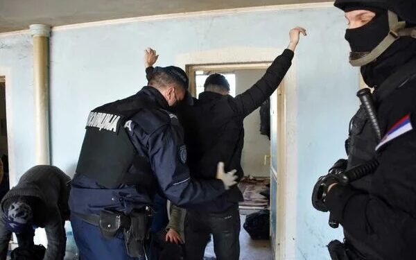 Policija pretresa deset lokacija u Sjenici