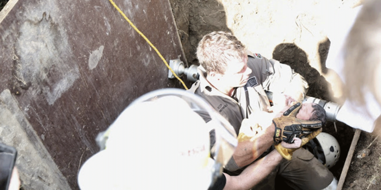 (VIDEO) Prolaznici su čuli plač koji dolazi iz odvodne cijevi, a ono što je policija pronašla će vas ostaviti u nevjerici