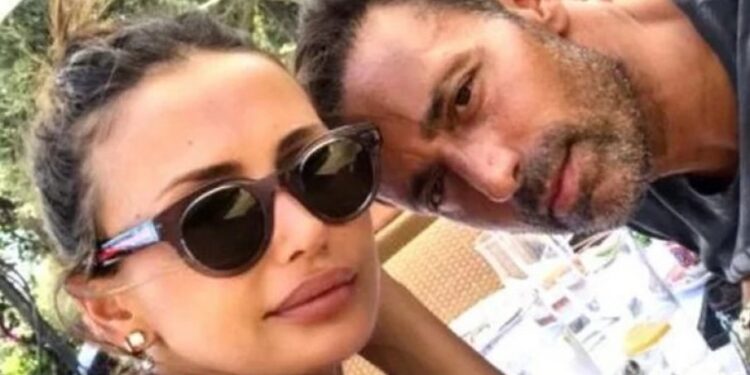 EMINA POSLALA IZVRŠITELJE MUSTAFI NA VRATA? Isplivale informacije o prihodima pjevačice – Sandal se brani ćutanjem