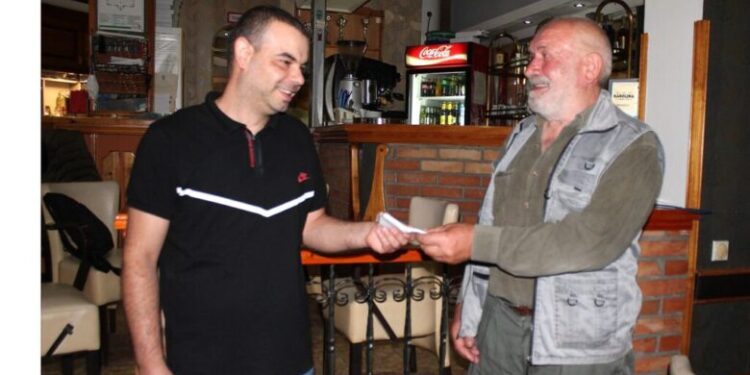 Konobar iz Nove Varoši gostu vratio 40.000 dinara
