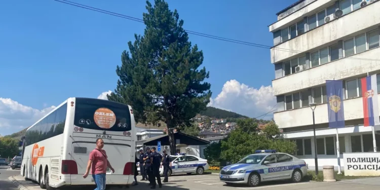 Zaustavljen autobus pun ilegalnih migranata u Novom Pazaru