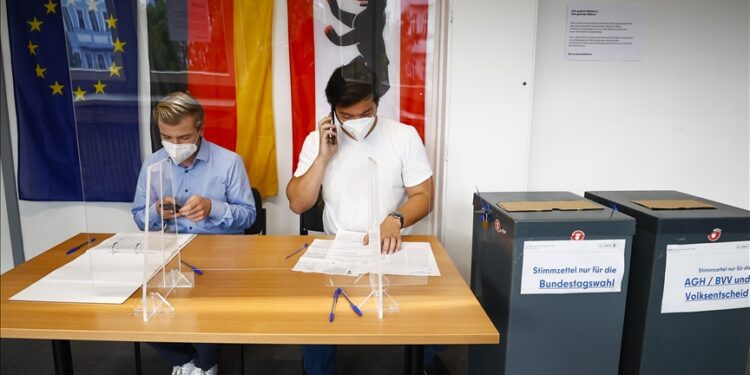 Njemačka: Prema izlaznim anketama, SPD tijesno vodi ispred CDU/CSU