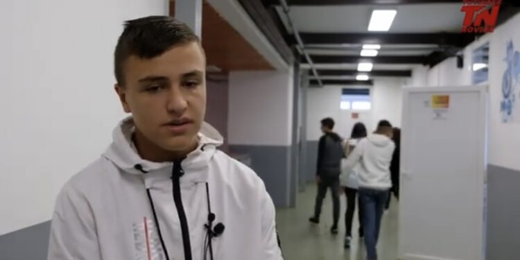 (VIDEO): Tutinski srednjoškolci po prvi put ove školske godine u klupe