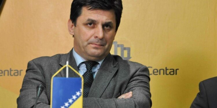 KOLUMNA PROF. SENADINA LAVIĆA: Logičan odgovor na pobješnjeli antibosanski sklop jeste čvrsta intelektualna i politička odlučnost koja bi uspostavila BOSANSKI BLOK!
