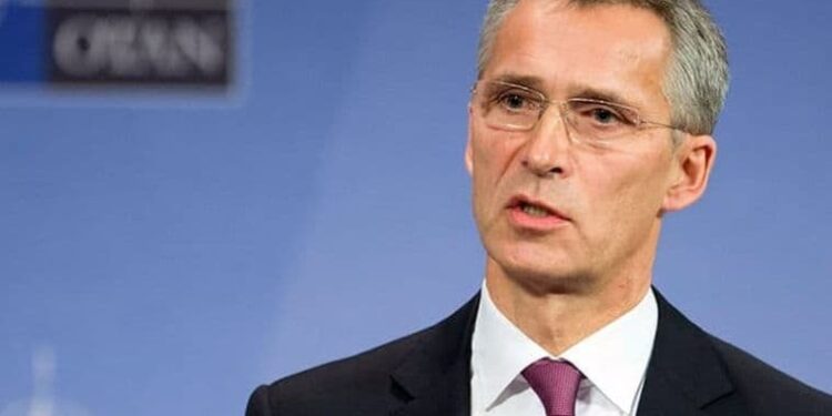 Generalni sekretar NATO-a Stoltenberg razgovarao sa Vučićem i Kurtijem