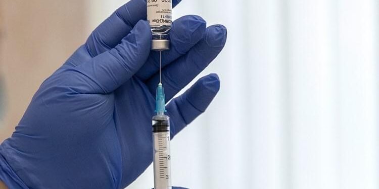 POČELO JE: FRANCUSKA VLADA SUSPENDOVALA 3000 ZDRAVSTVENIH RADNIKA KOJI SU ODBILI VAKCINU