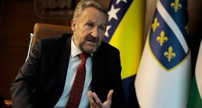 BAKIR IZETBEGOVIĆ: SRBIJI TREBAJU DOBRI ODNOSI NA BALKANU, RANO JE ZA PROCJENE RADA SCHMIDTA