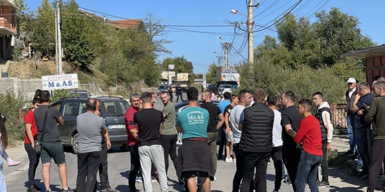 Zbog problema sa kanalizacijom mještani Mura blokirali magistralu