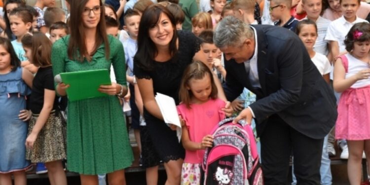 Novi načelnik nova nafaka: Ove godine prvačići u Centru ostali bez torbi i pribora