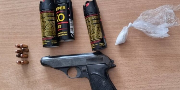 Uputili se ka Cetinju, oduzeto oružje, droga, sprej