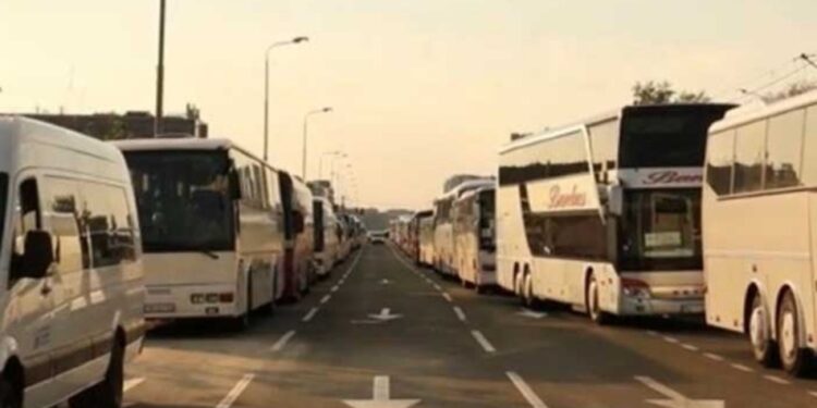 Repriza Jogurt revolucije: Autobusi iz Beograda krenuli na Cetinje