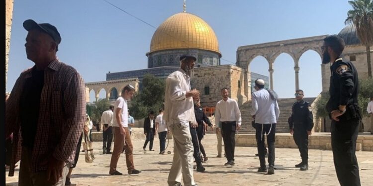 Grupa fanatičnih Jevreja u pratnji izraelske policije upala u kompleks Al-Akse