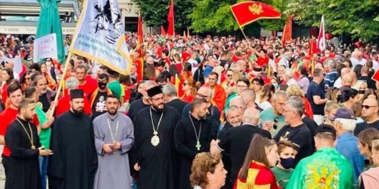 Crnogorci sa Cetinja poručuju: Ovo je građanska država, šaljemo poruke mira