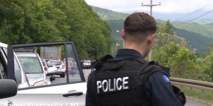 Specijalne jedinice kosovske policije u blizini prelaza Jarinje i Brnjak