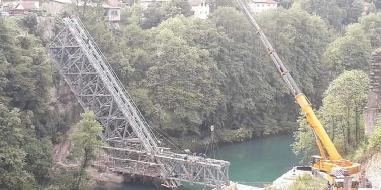 Počelo sastavljanje dijelova porušenog mosta “Bitke na Neretvi”