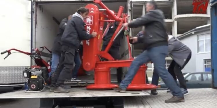 (VIDEO) Tutin: Podjela poljoprivredne mehanizacije