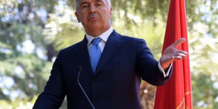 Đukanović: Nisam lizao kašike; Mitropolija: Đukanović srlja u propast