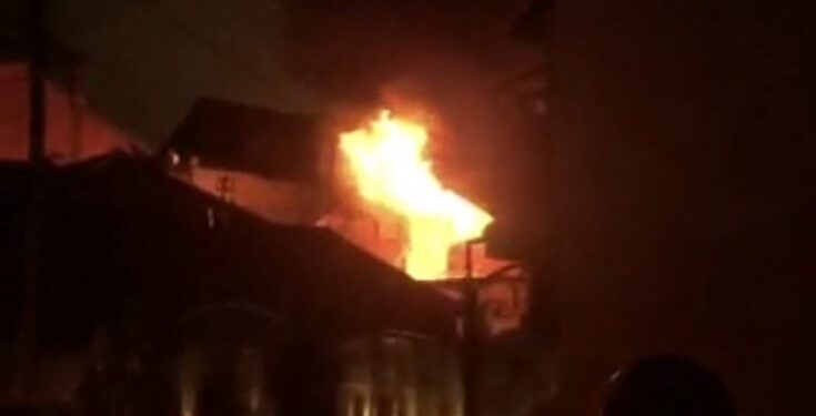 Novi Pazar: Gori kuća u Ulici Hilma Rožajca /VIDEO/