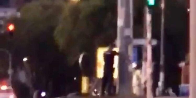 HAOS U BEOGRADU! Muškarac se puca sa policijom, blokiran grad
