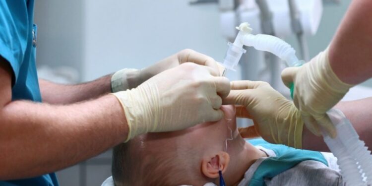 Dečak (2) sa obostranom upalom pluća u bolnici u Užicu