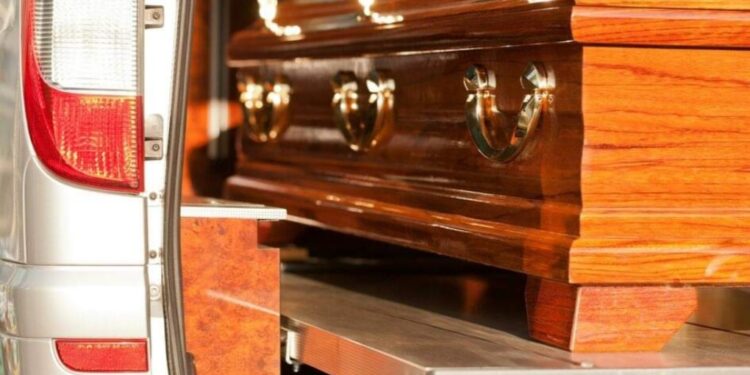 NEZAPAMĆENI SKANDAL: KRSTOM TUKAO POLICAJCE JER MU JE ŽENA OŽIVJELA