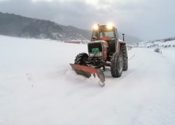 (VIDEO) U SELU ĐEREKARE UPRKOS VELIKIM PADAVINAMA PUTEVI SE REDOVNO ČISTE