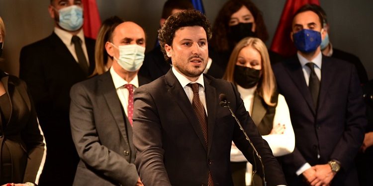 Koalicija “Crno na bijelo: Nudimo koncept manjinske vlade bez DPS-a i DF-a