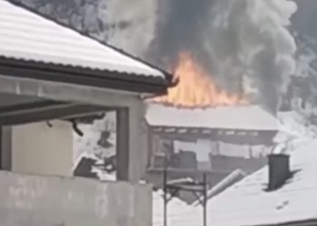(VIDEO) BIJELO POLJE: POŽAR U PORODIČNOJ KUĆI NA LOZNICAMA