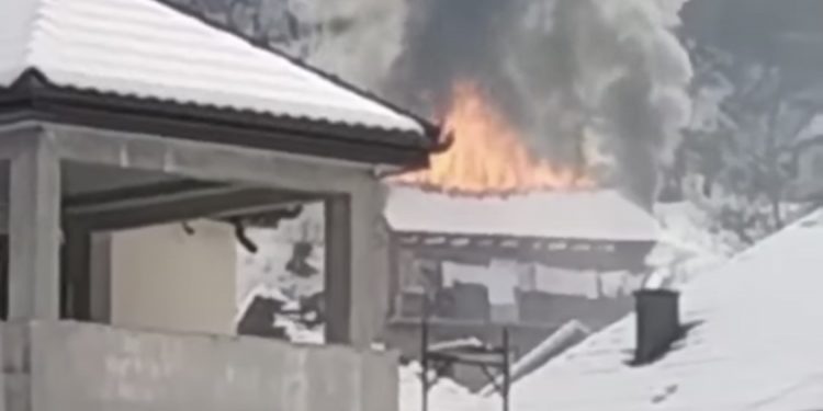 (VIDEO) BIJELO POLJE: POŽAR U PORODIČNOJ KUĆI NA LOZNICAMA