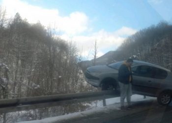 Nesvakidašnji udes kod Bistrice: Crnogorac vozilo “parkirao” na kolobran