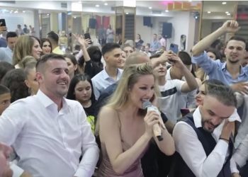 (VIDEO) Tutin: Rada u TUTINU za 7 pjesama uzela 20.000 evra? Kitili je novčanicama…