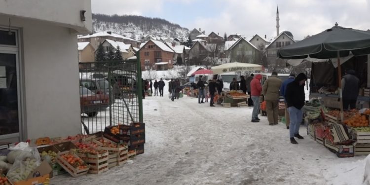 (VIDEO) Tutinska pijaca, ponuda bolja od potražnje