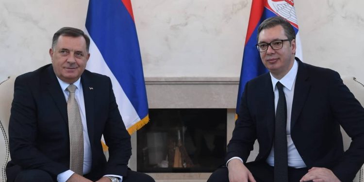 Vučić obećao novac RS-u i poručio Dodiku: Učestvujte u radu institucija BiH