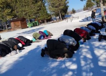 Klanjali na Trebeviću pa kažnjeni sa 100 KM: ‘Nepristojnim ponašanjem izazvali uznemirenost građana’