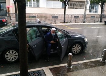 Odlazi Krivokapićeva Vlada, i to taksijem