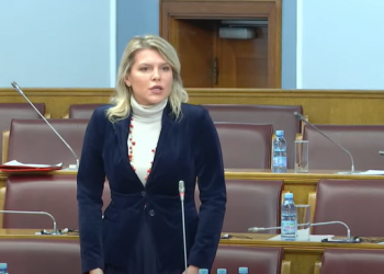 (VIDEO) VUKSANOVIĆ STANKOVIĆ: Odlazeća ministarko Bratić, nema potrebe da ste nervozni, dobićete odgovor 4. februara
